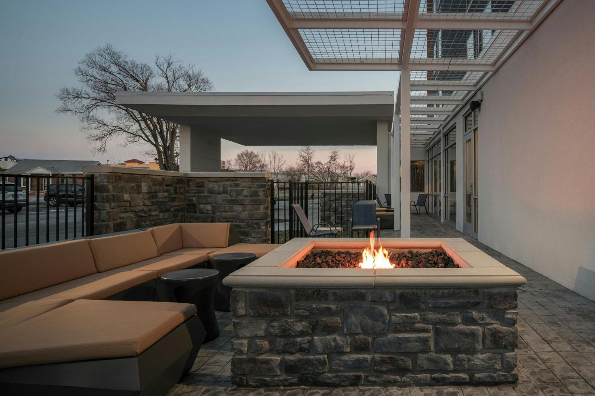 Springhill Suites By Marriott Lexington Frankfort Exterior photo